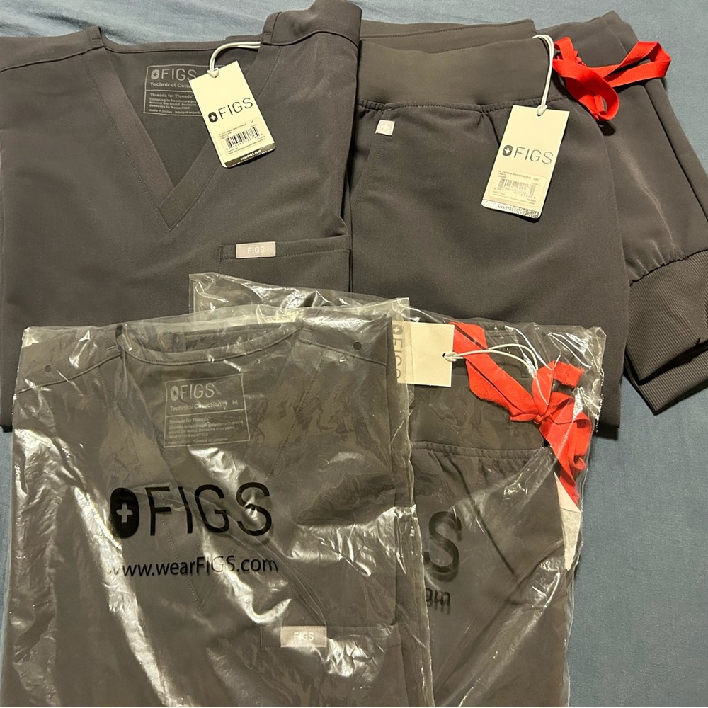 NWT Figs Charcoal Scrub Set of 2